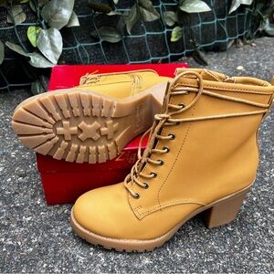 NIB Zigi Soho Kourtlan Leather Ankle Heeled Combat Boots Wheat Tan Women's Sz 8
